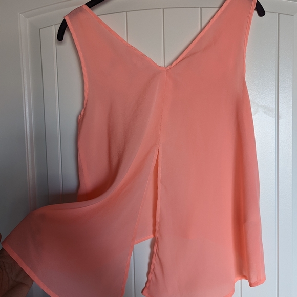 Pink BCBGeneration Top with cut out neck design and open back - Picture 4 of 4